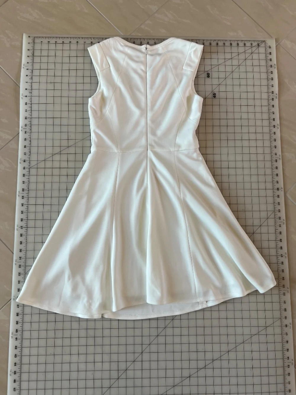 Lot of 4 Women's Midi Dresses Size M & 8 Tahari Elie Tahari Betsey Johnson - Picture 13 of 14